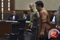 Gunakan sandi "eceran-grosiran", ini isi percakapan Patrialis Akbar-Kamaludin