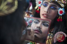 Berharap Berkah Dari Warisan Budaya (Foto Story)