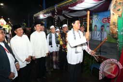 BUPATI TANAH LAUT MELEPAS PESERTA TAKBIRAN