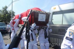 Korban Heli Basarnas Dimakamkan Di TPU Bligo
