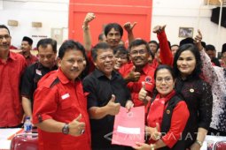 Kusnadi Kembalikan Formulir Cawagub Jatim dari PDIP
