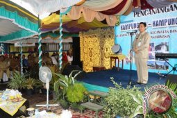 Ibnu Sina Resmikan Kampung KB