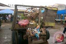 Truk Sampah Tapsel Tak Layak Operasi