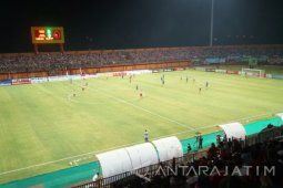 Penonton Madura United Melawan Persib Membeludak