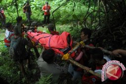 Tim SAR Gabungan Selamatkan Pendaki Gunung Slamet