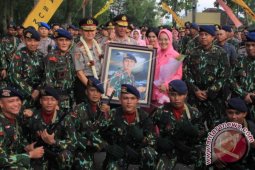 Irjen Paulus Waterpauw Disambut Tarian Asal Sumut
