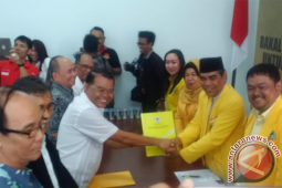 Adrianus Asia Sidot Daftar Ke Golkar Kalbar