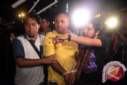 Polisi buru dua lagi penganiaya Hermansyah