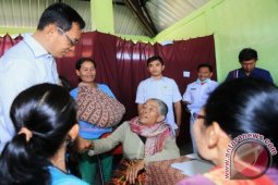 Bupati Rujuk Lima Warga ke Rumah Sakit