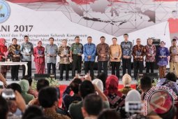 Tengku Erry Terima Penghargaan Anti Narkoba