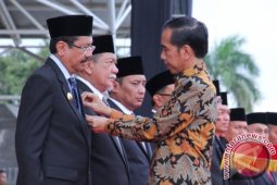Gubernur Terima Satya Lencana Pembangunan