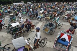 Ratusan Becak Disiapkan Untuk "Surabaya Cross Culture International 2017"