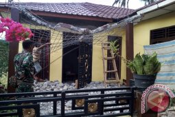 Dandim 0212 /TS Turunkan Personil Bersihkan Puing Pasca Gempa