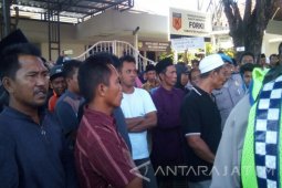 Ratusan Orang Luruk Mapolres Pamekasan (Video)