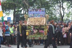 Warga Bogor Tumpah Ruah Saksikan Pawai Helaran