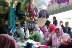Toko Perlengkapan Sekolah di Pangkalpinang Ramai Pembeli