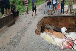 Jembatan Penghubung Sejumlah Desa di Kabupaten Bangka Tengah Rusak