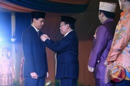 MENERIMA PENGHARGAAN MANGGALA KARYA KENCANA