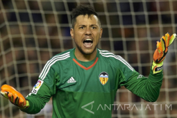 Kiper Diego Alves Tinggalkan Valencia