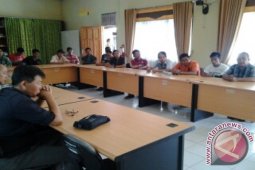 EKS PEKERJA PLTU TUNTUT PESANGON