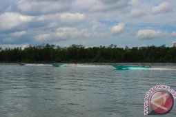 Masyarakat Pesisir Paser Gelar Balapan Perahu Tradisional