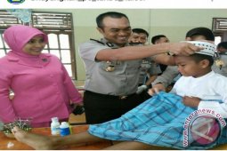 30 Anak Ikuti Sunatan Massal Polres Tanah Bumbu