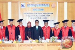 Profil - Kailani sandang gelar doktor