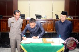 RAPAT PARIPURNA DPRD TANAH LAUT