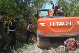 Polisi Bangka Tengah Sita Alat Berat Penambah Timah Ilegal
