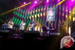 Dewa Budjana Bercerita Sensasi Tampil di Alam Terbuka