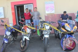 Petugas Mengamankan Empat Sepeda Motor Hasil Kejahatan