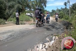 Pemkab Penajam Ajak Pemprov Kaltim Perbaiki Jalan Trans-Kalimantan