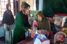 Ketua TP PKK Tapin Kunjungi Korban Kebakaran