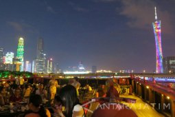 Makan Malam Sensasional di Alur Sungai Mutiara (Video)