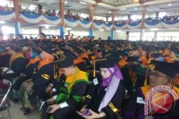 Untan Pontianak Wisuda 1.061 Mahasiswanya