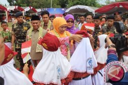 Mensos Serahkan Bantuan Sosial Rp30,7 Miliar Untuk Hulu Sungai Utara