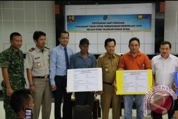Warga Terima Dana Ganti Rugi Pembangunan Bendungan