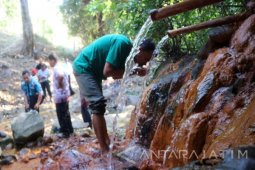 Kange-Yune Bojonegoro "Jamasan" di Banyu Kuning (Video)
