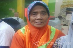 Nenek Pemulung asal Lamongan Terbang ke Mekkah