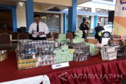 KPPBC Malang Musnahkan Jutaan Batang Rokok Ilegal (Video)