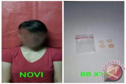 Wanita Muda Ditangkap Edarkan Ekstasi