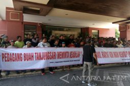 Pedagang Surabaya Tolak Penutupan Tiga Pasar Tradisional