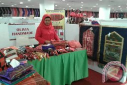 Kreasi Ulos Jadi Sajadah