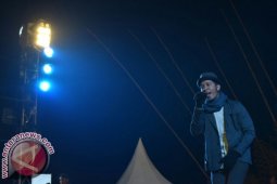 Polwan Polres Hsu Anjangsana Ke Warga Kurang Mampu