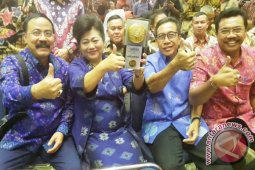 Pemkab Karangasem Terima Penghargaan Adipura 2017