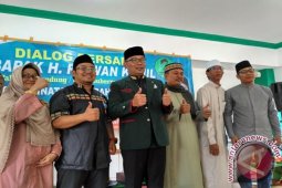 Emil Umpamakan Dirinya `kucing Di Luar Karung