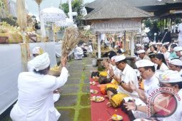 Wabup Klungkung Hadiri Ritual di Pura Gelap Besakih