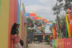 Bupati Syahri Apresiasi Lomba Agustusan "Kampung Pelangi"