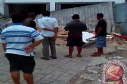 Tembok Alfamart Banjarbaru Runtuh Seorang Pekerja Tewas