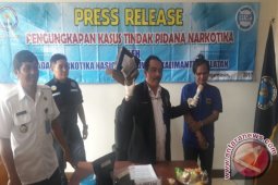 Tersangka Edarkan Tembakau Gorilla Lewat Online